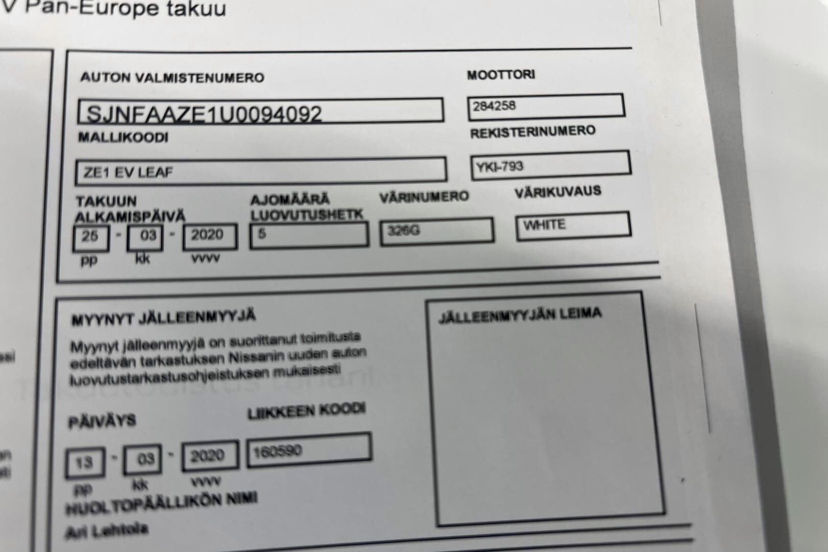 Nissan Leaf iso kuva 27
