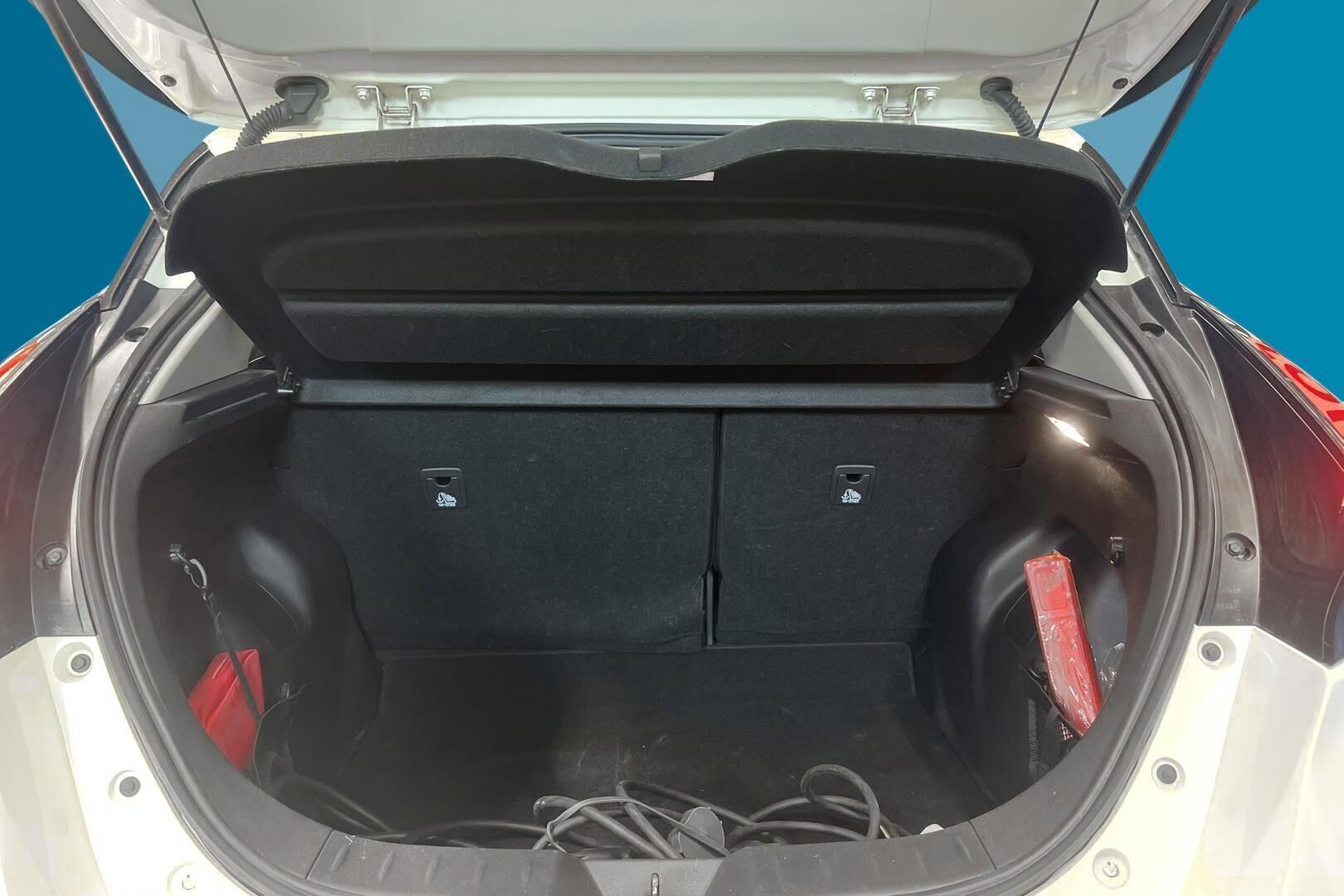 Nissan Leaf iso kuva 9