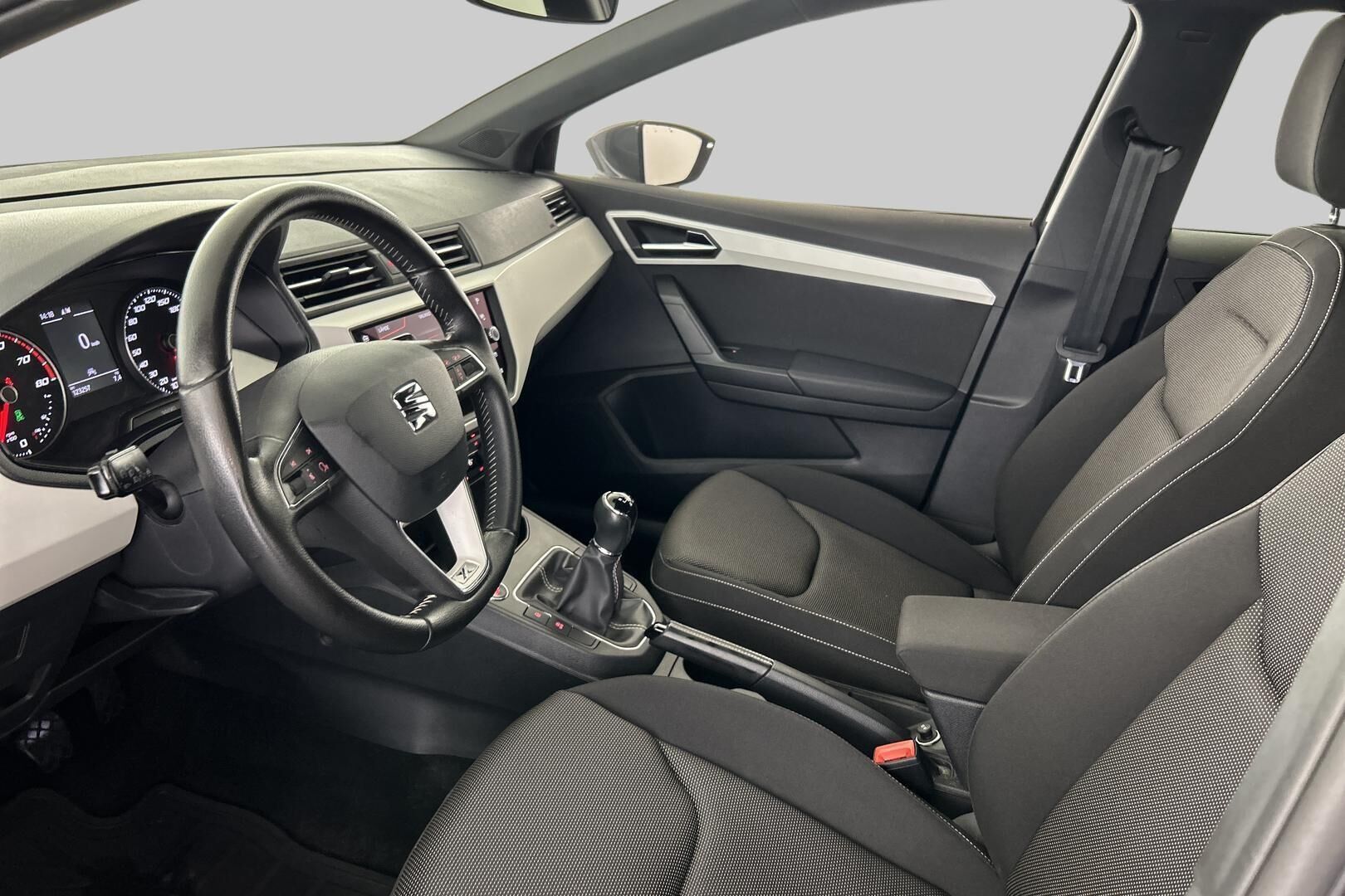 Seat Ibiza iso kuva 9