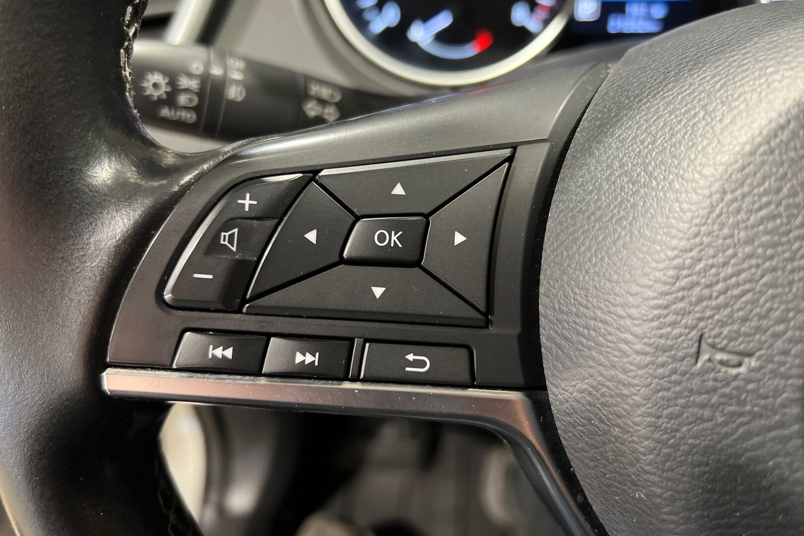 Nissan Qashqai iso kuva 8