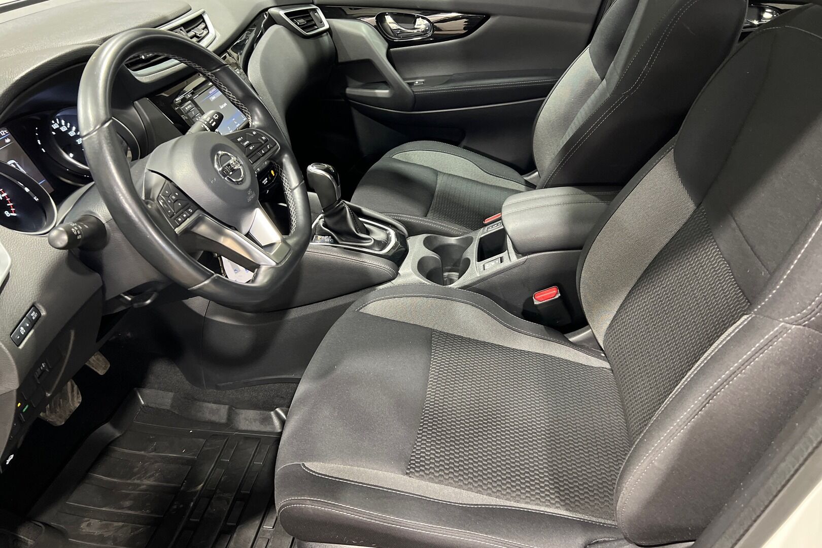 Nissan Qashqai iso kuva 10