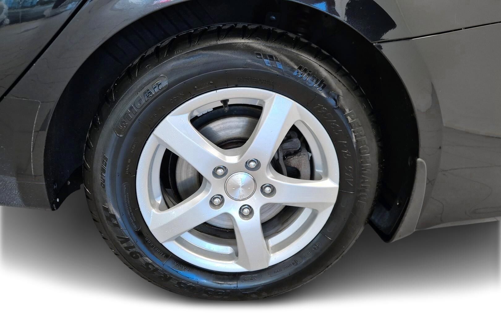 Kia Ceed iso kuva 13