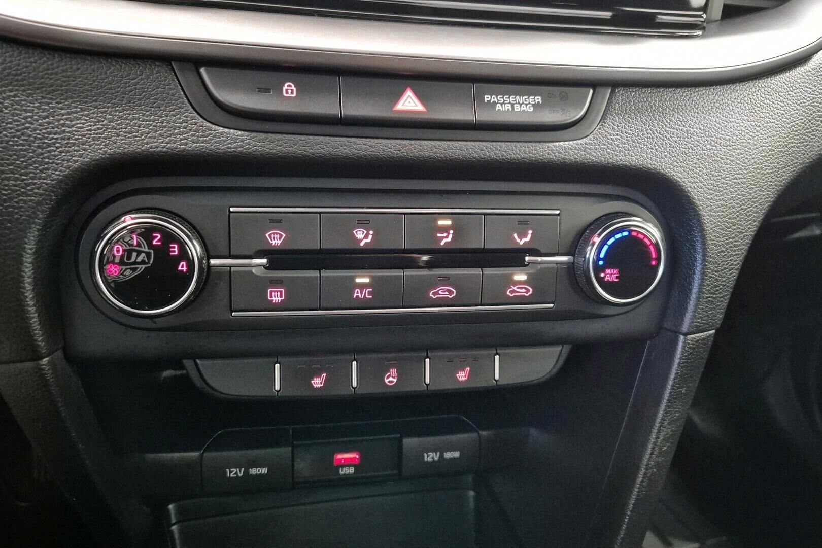 Kia Ceed iso kuva 16