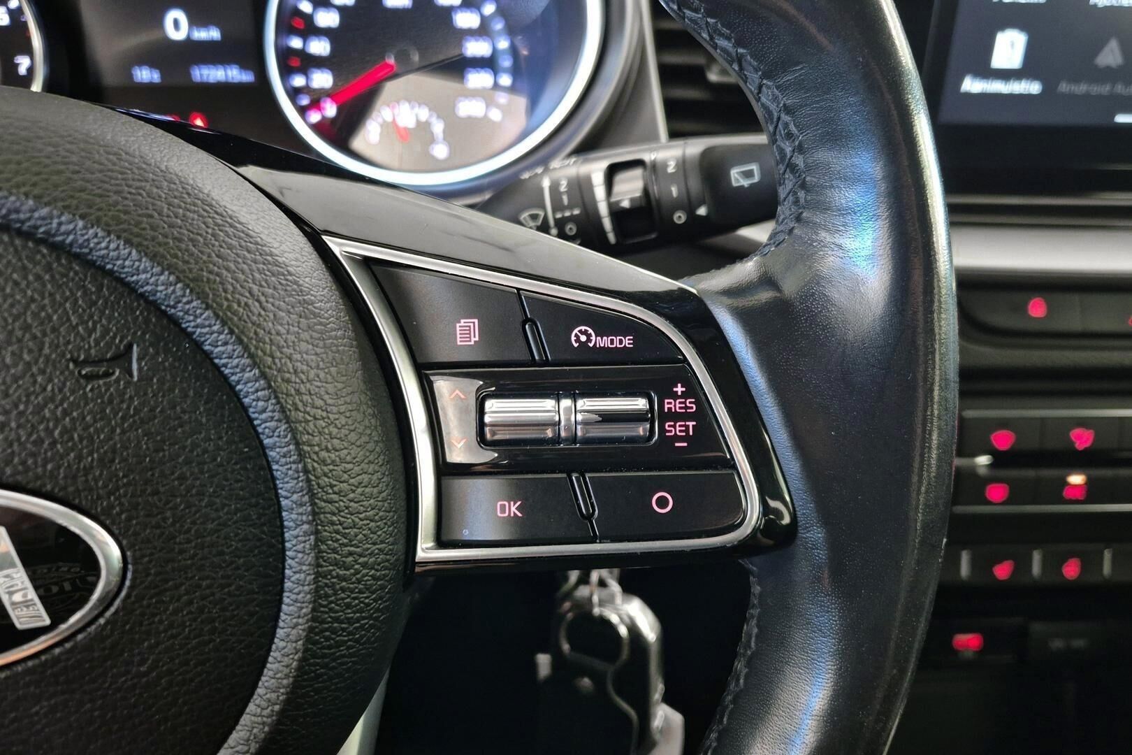 Kia Ceed iso kuva 18