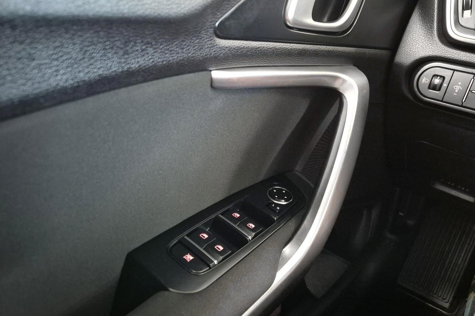 Kia Ceed iso kuva 20