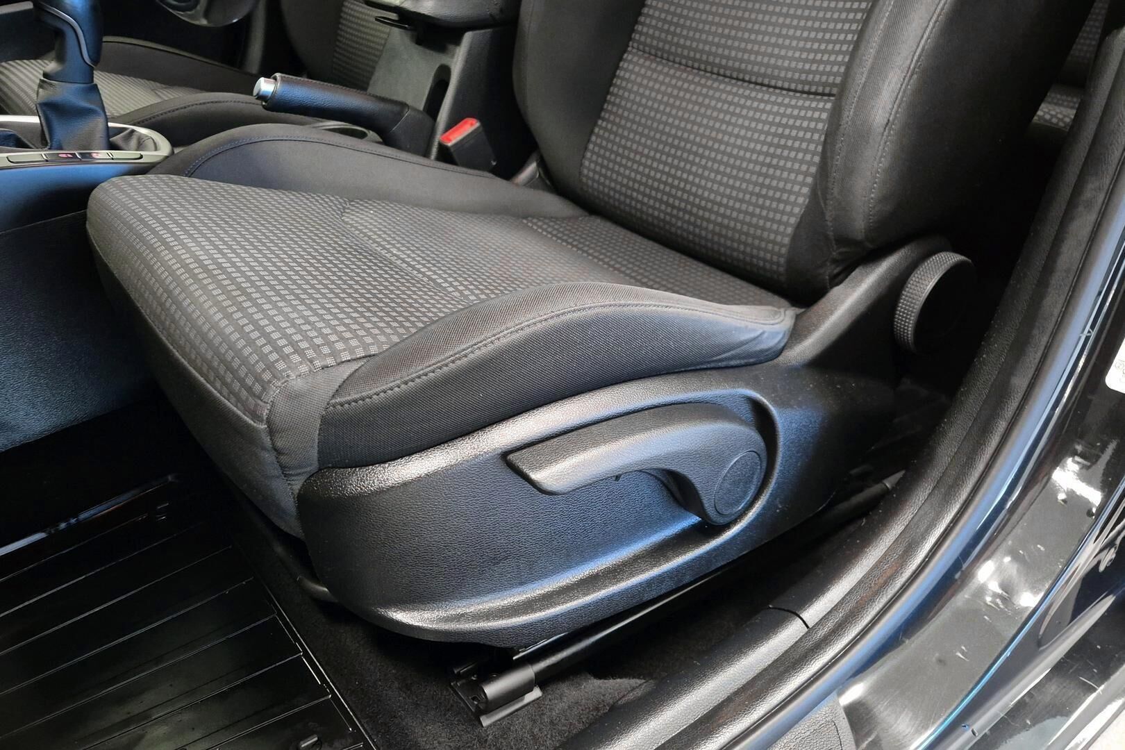 Kia Ceed iso kuva 22