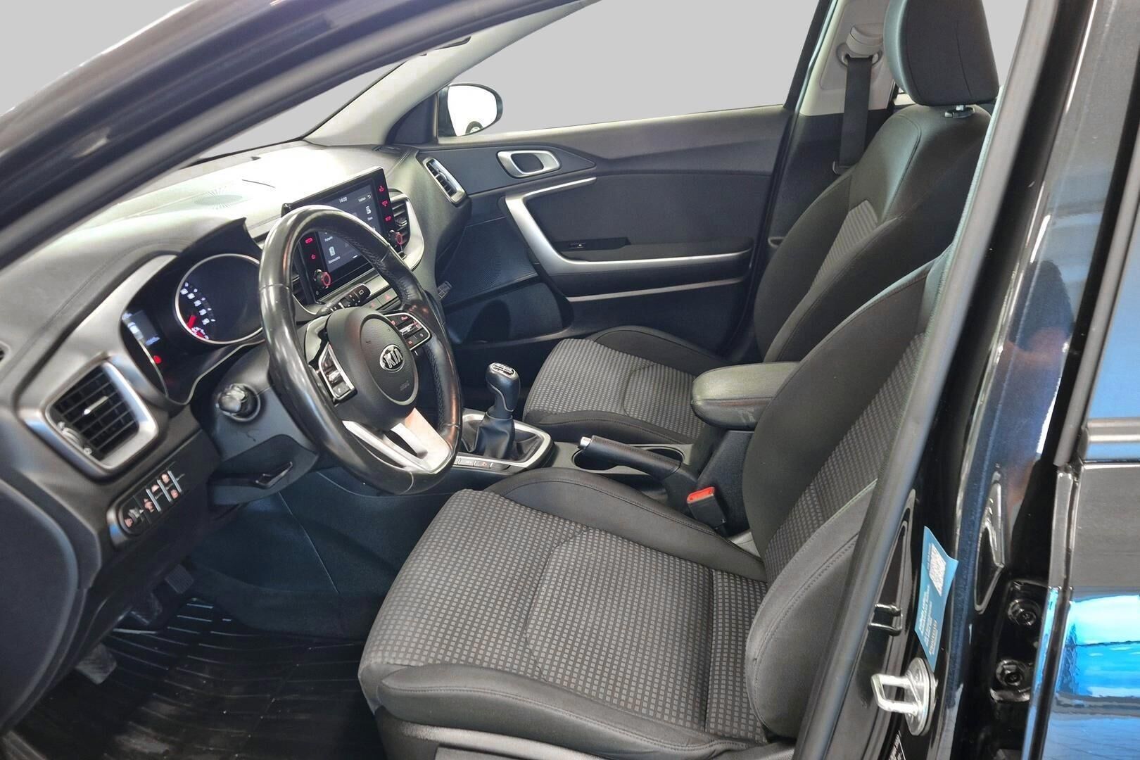 Kia Ceed iso kuva 9