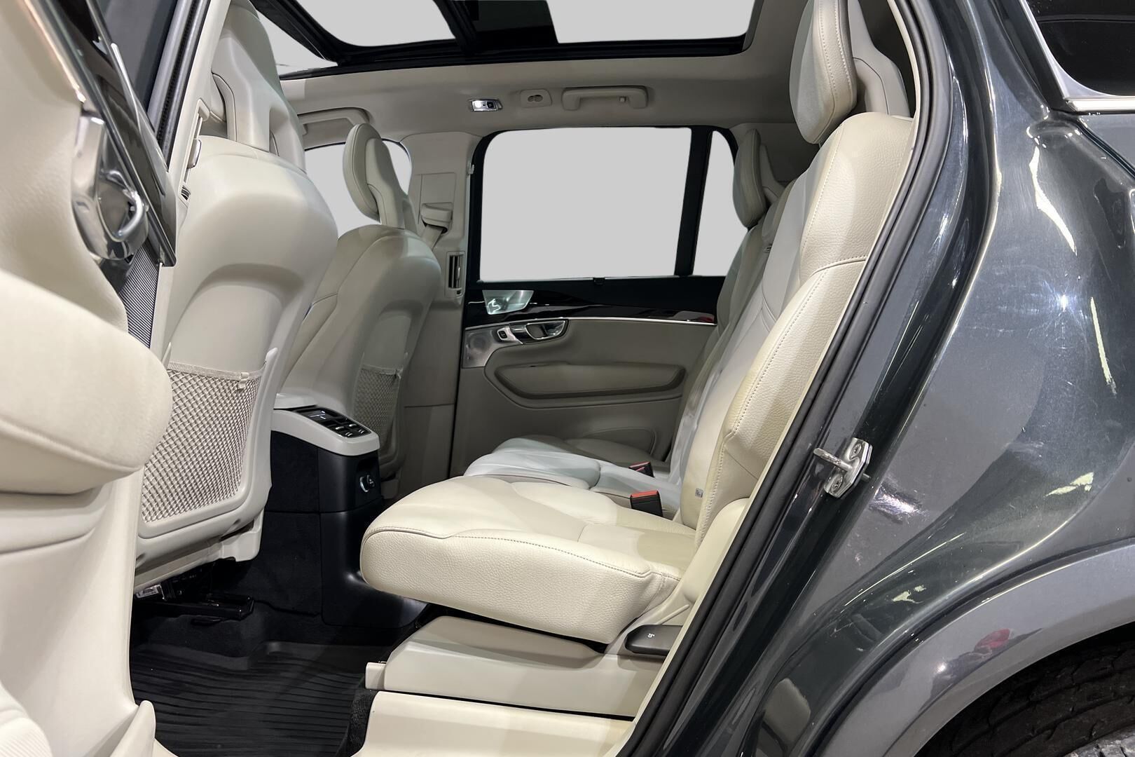 Volvo XC90 iso kuva 10