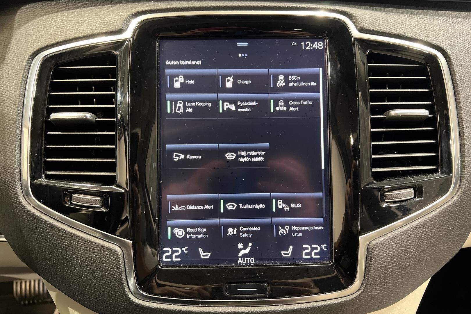 Volvo XC90 iso kuva 16