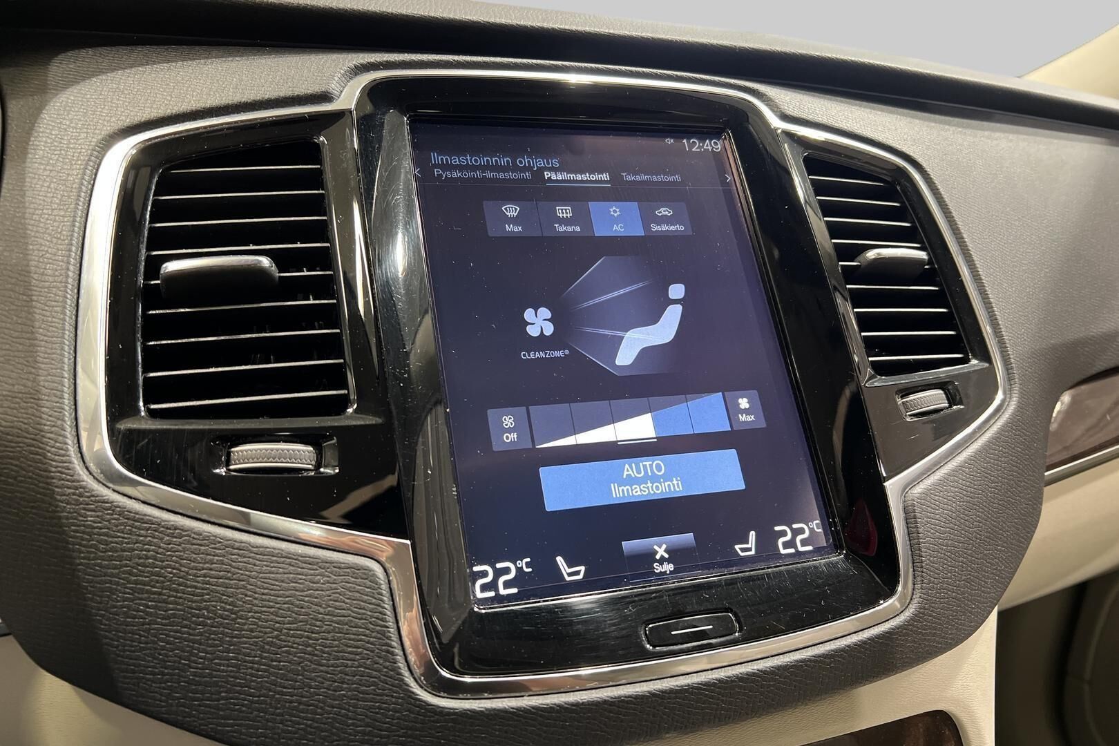 Volvo XC90 iso kuva 17