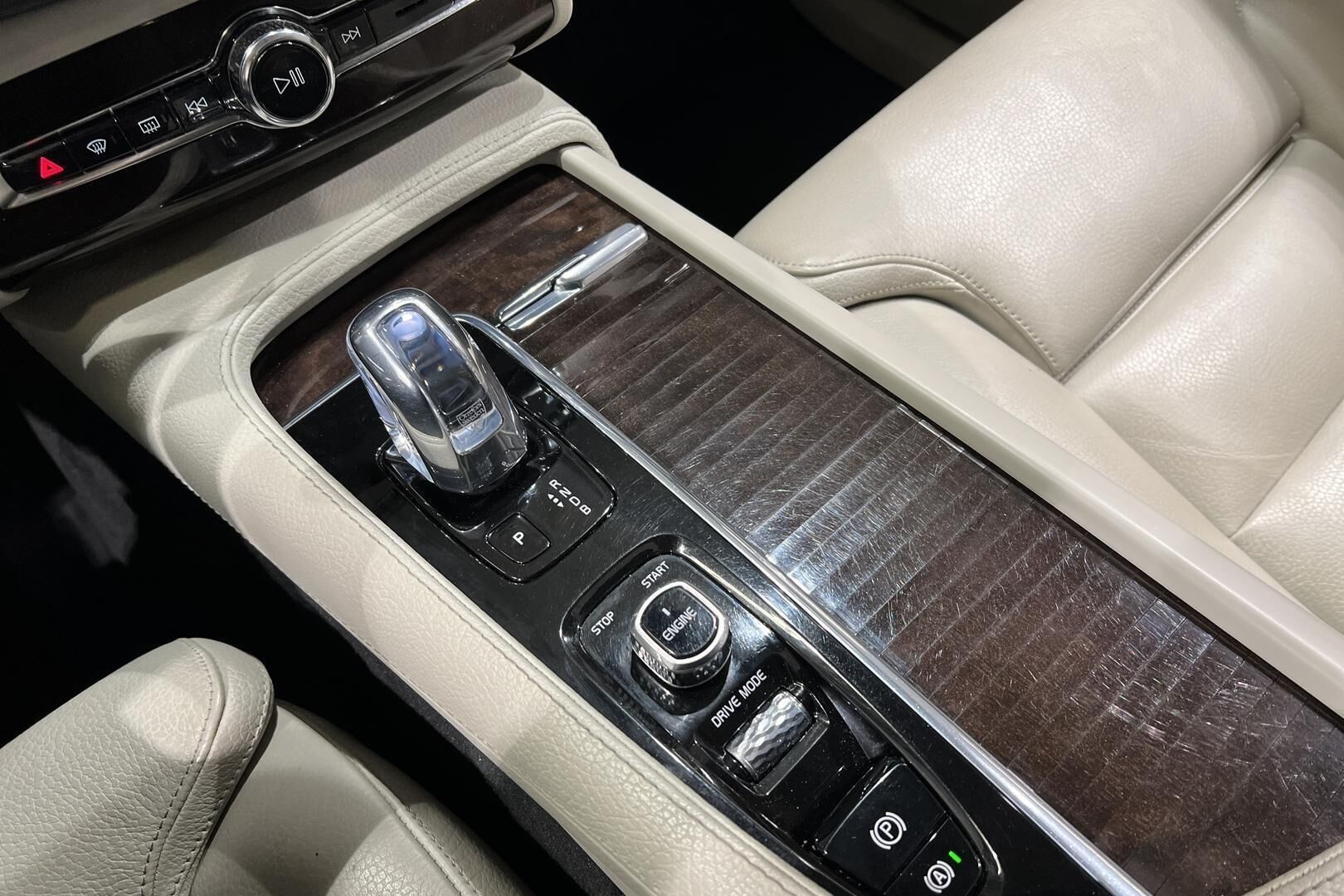 Volvo XC90 iso kuva 19