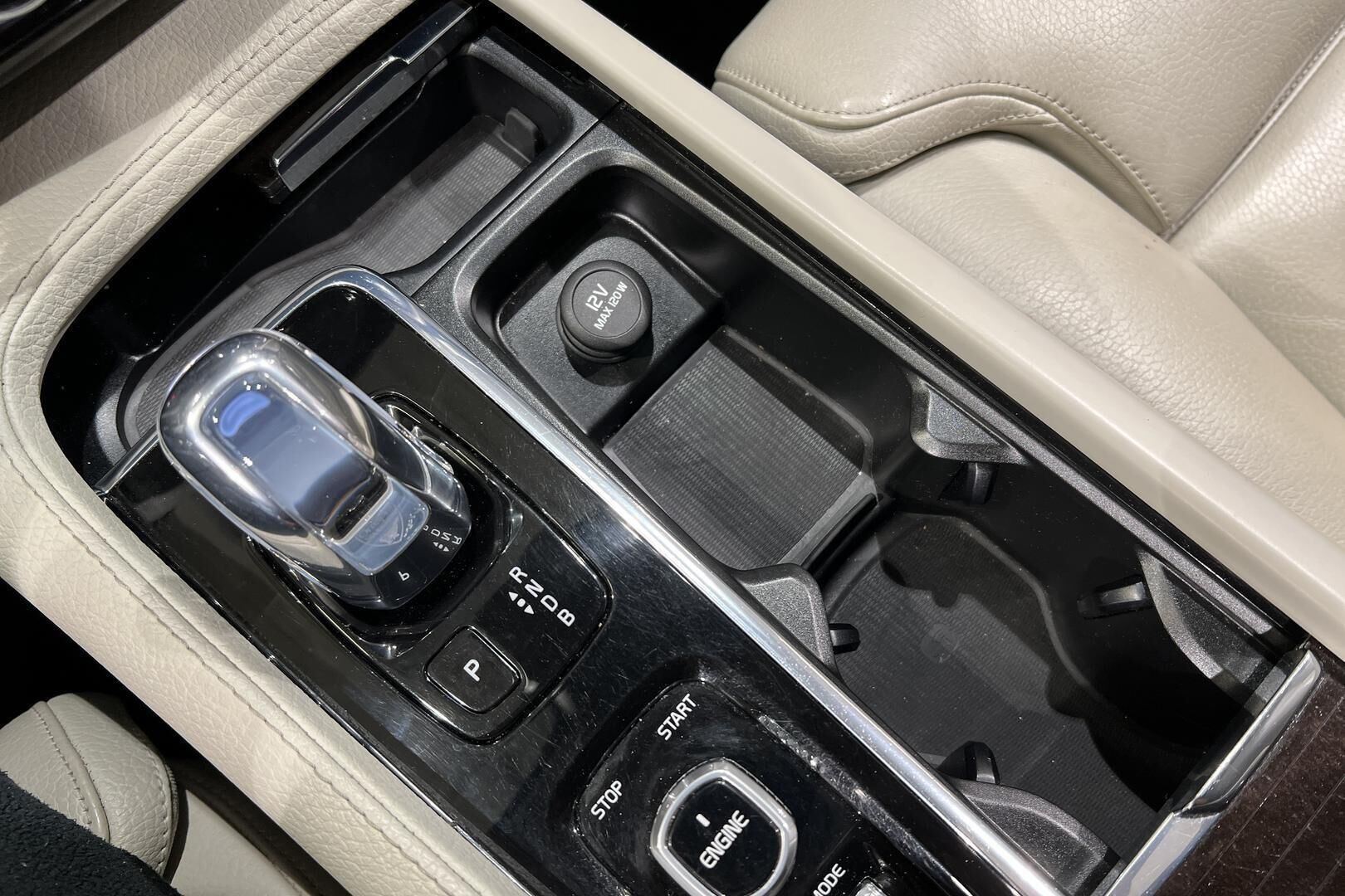 Volvo XC90 iso kuva 20
