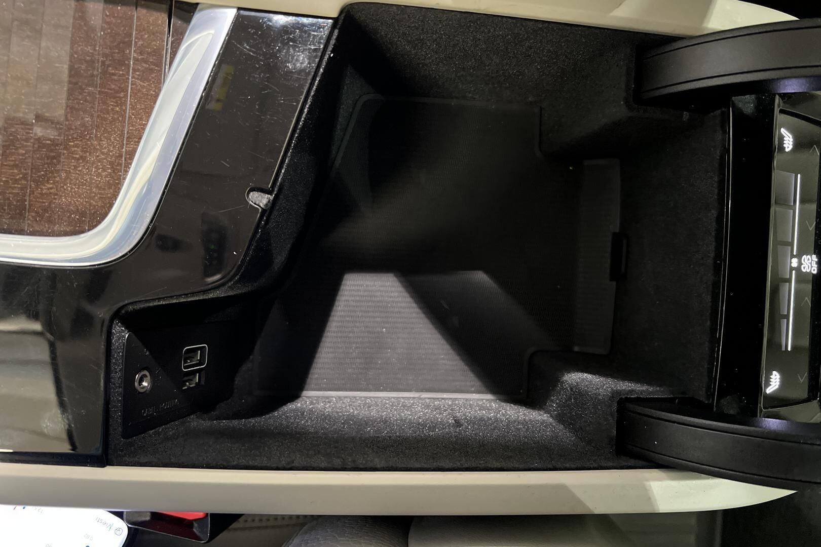 Volvo XC90 iso kuva 21