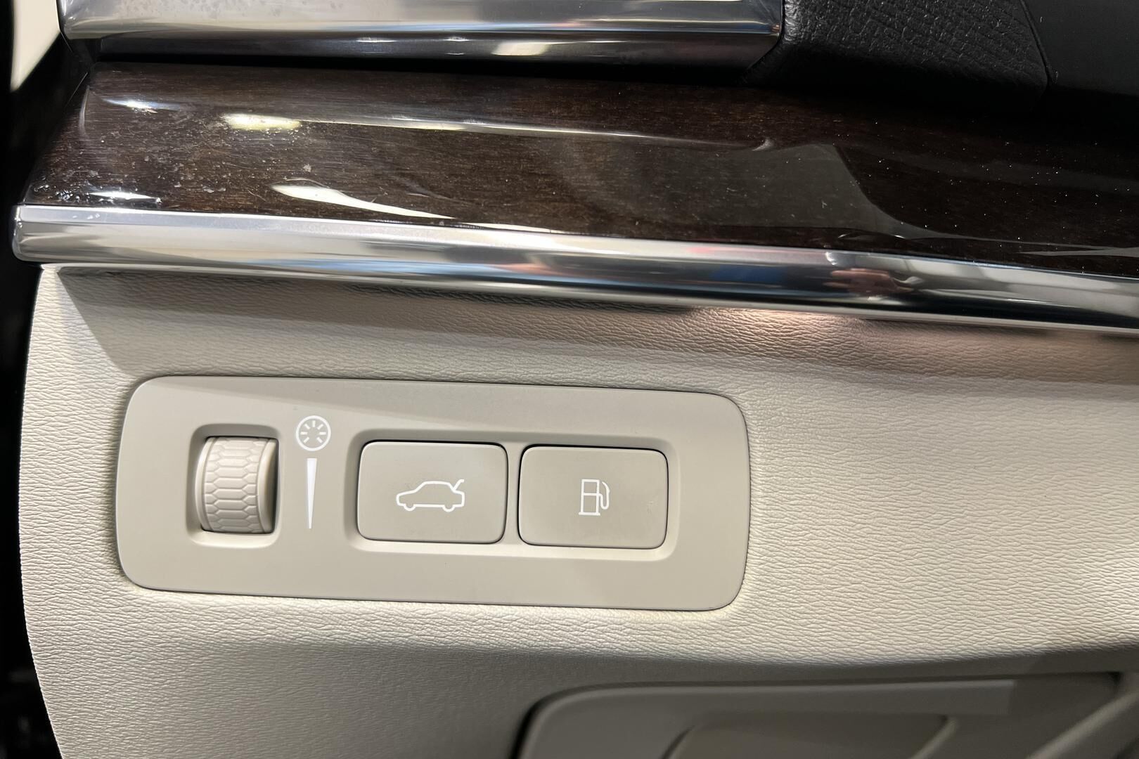 Volvo XC90 iso kuva 24