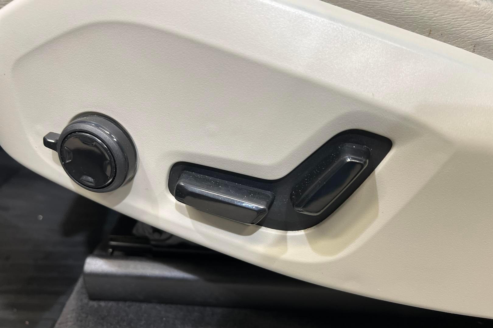 Volvo XC90 iso kuva 27