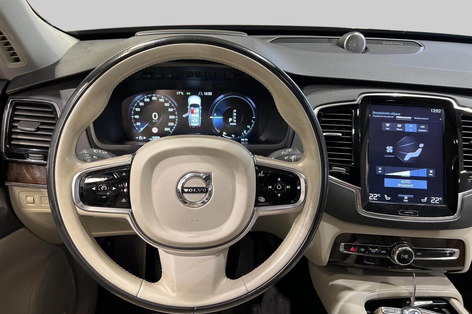Volvo XC90 iso kuva 29