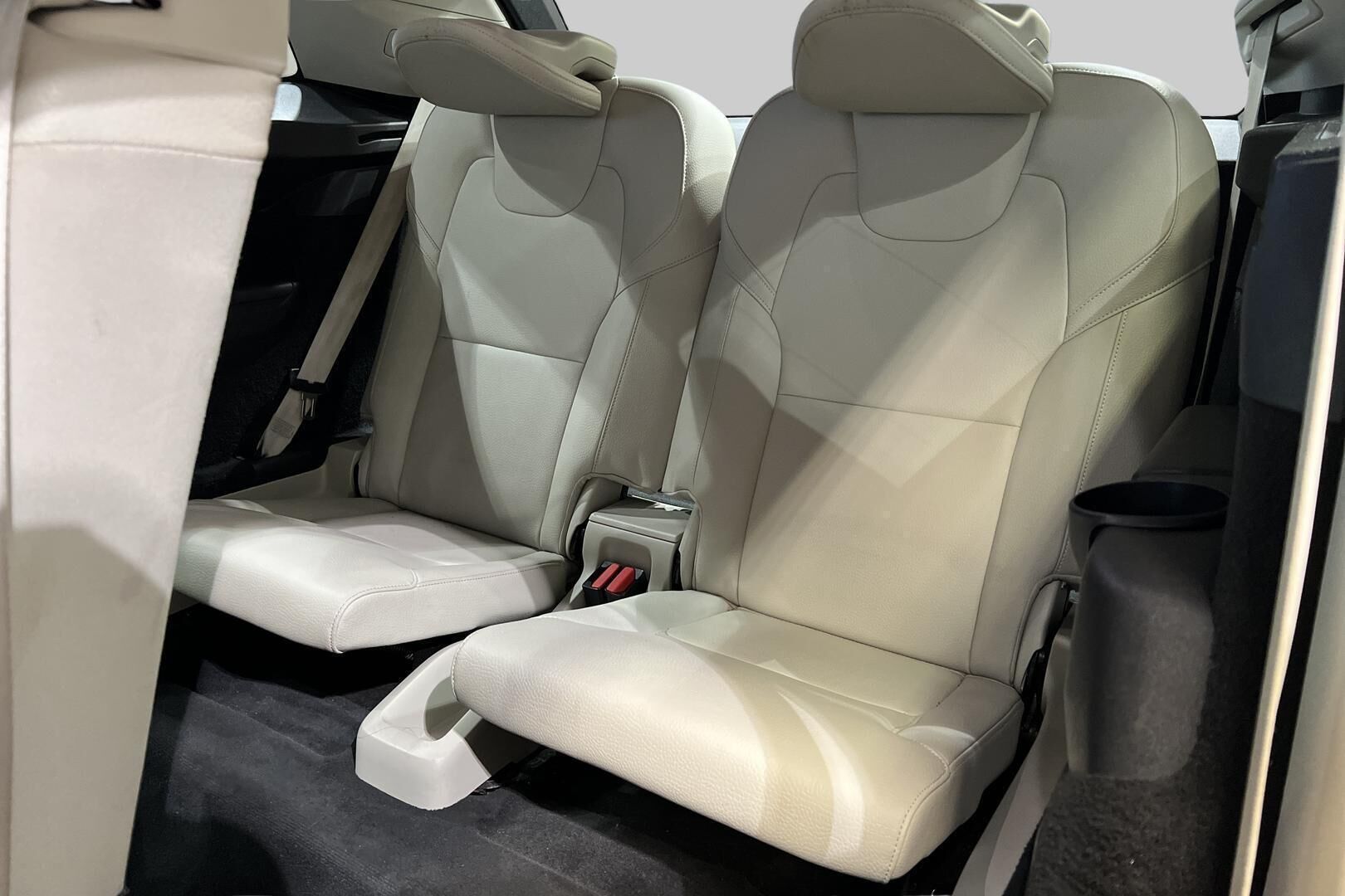 Volvo XC90 iso kuva 32