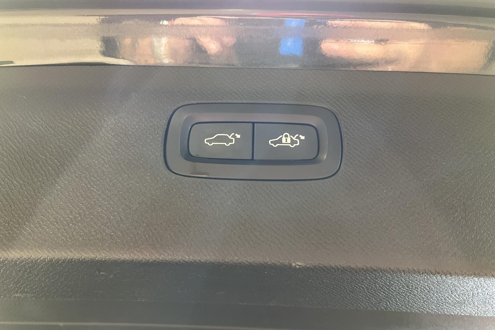 Volvo XC90 iso kuva 33