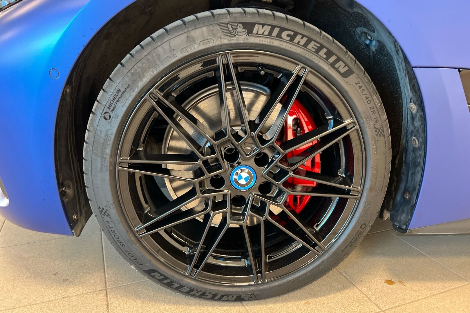 BMW i4 M50 iso kuva 10