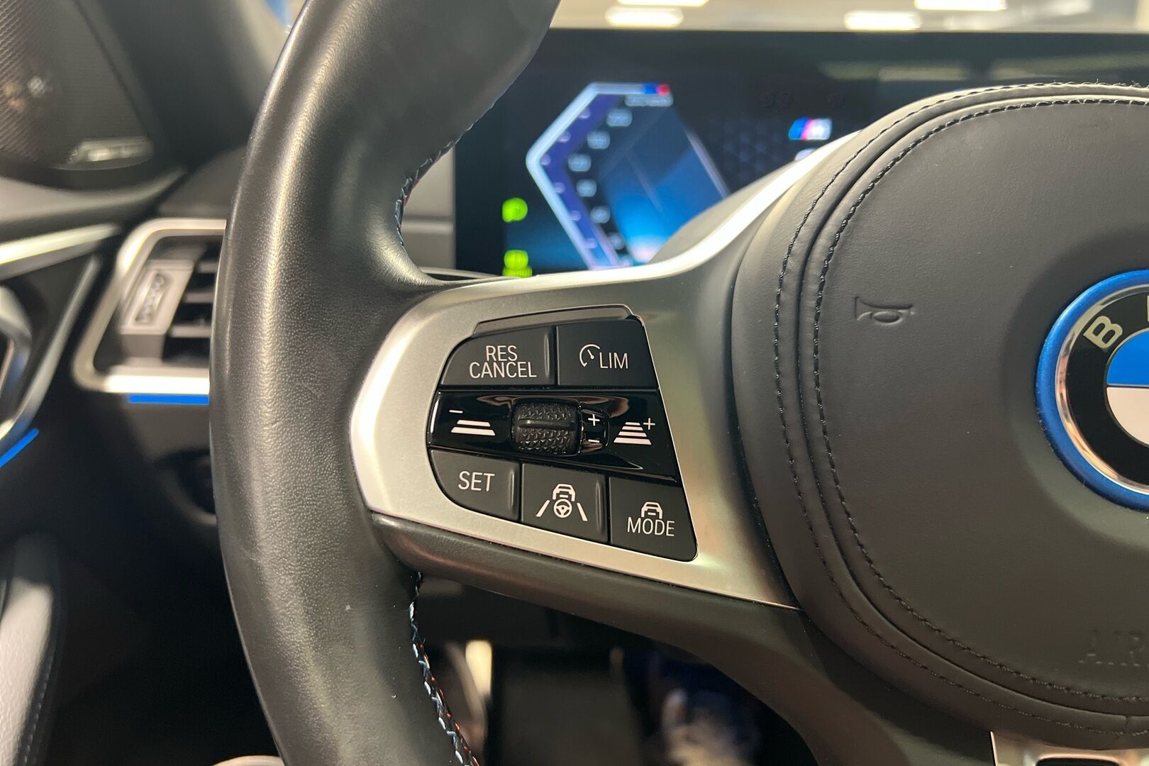 BMW i4 M50 iso kuva 13