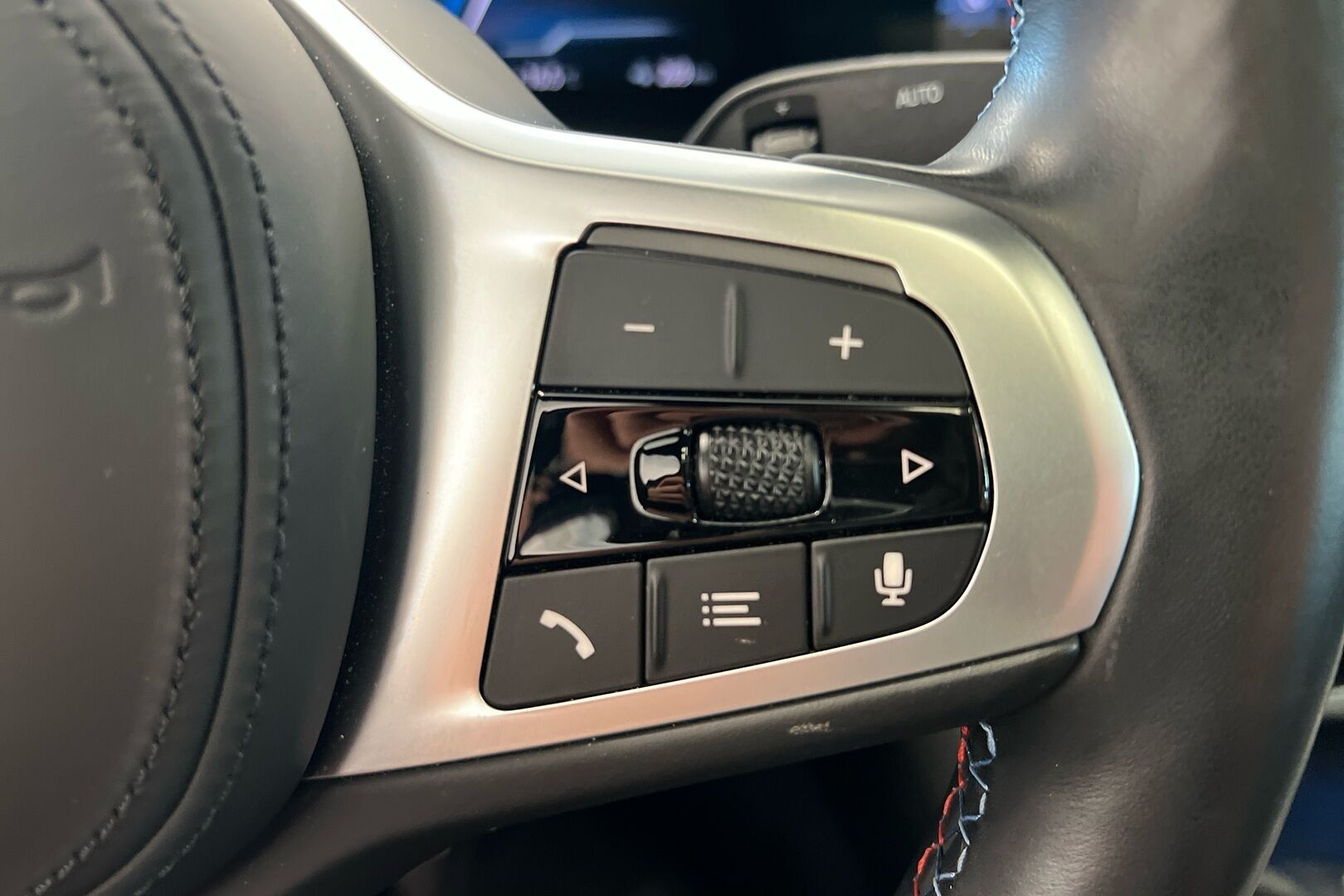BMW i4 M50 iso kuva 15