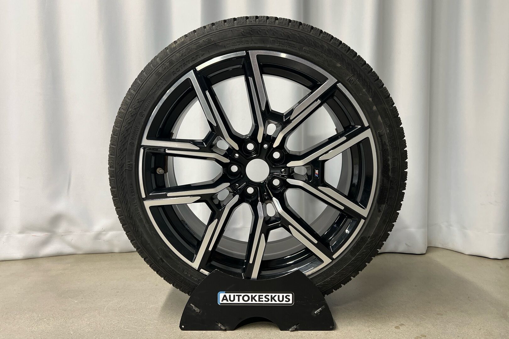 BMW i4 M50 iso kuva 17
