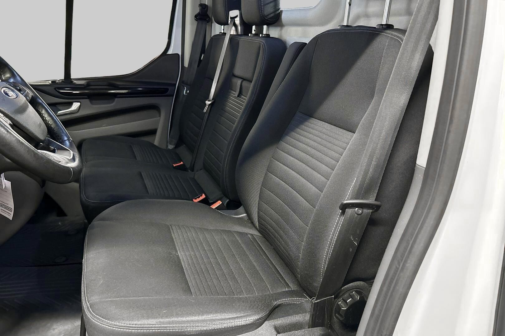 Ford Transit Custom iso kuva 27