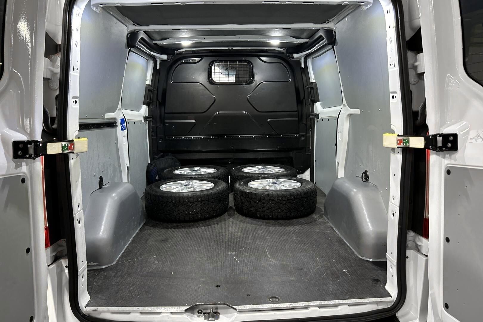 Ford Transit Custom iso kuva 28