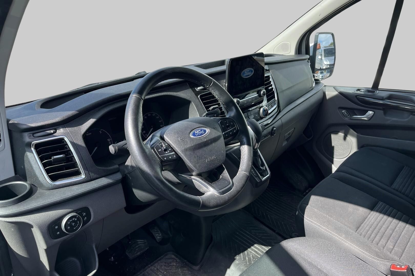 Ford Transit Custom iso kuva 2