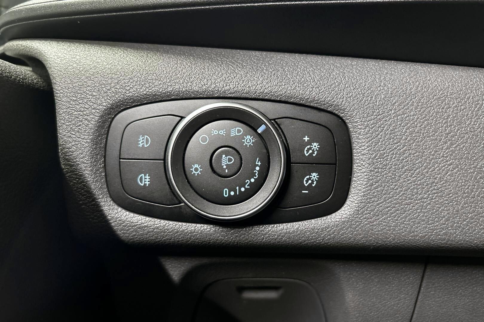 Ford Transit Custom iso kuva 15