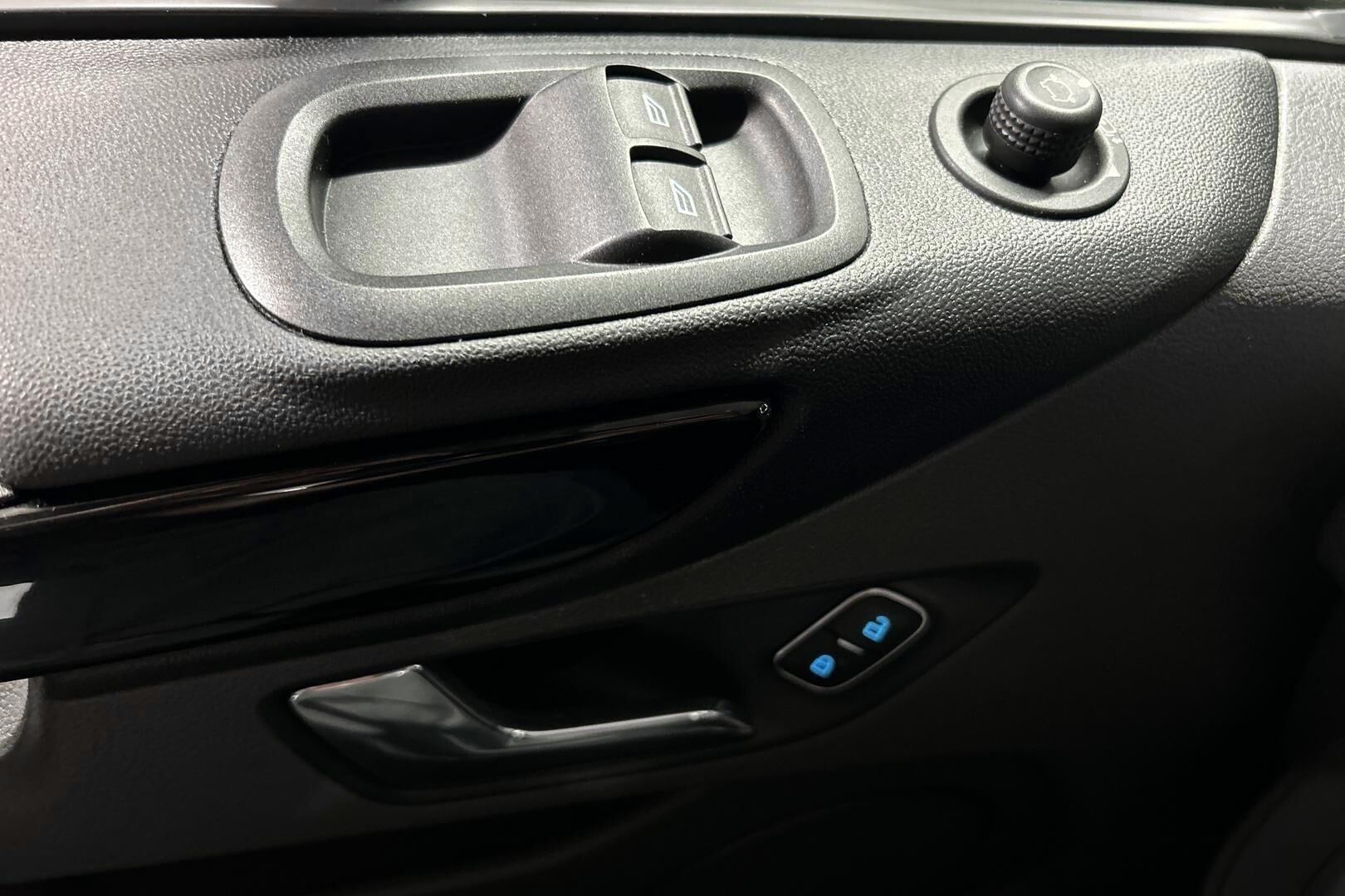 Ford Transit Custom iso kuva 32