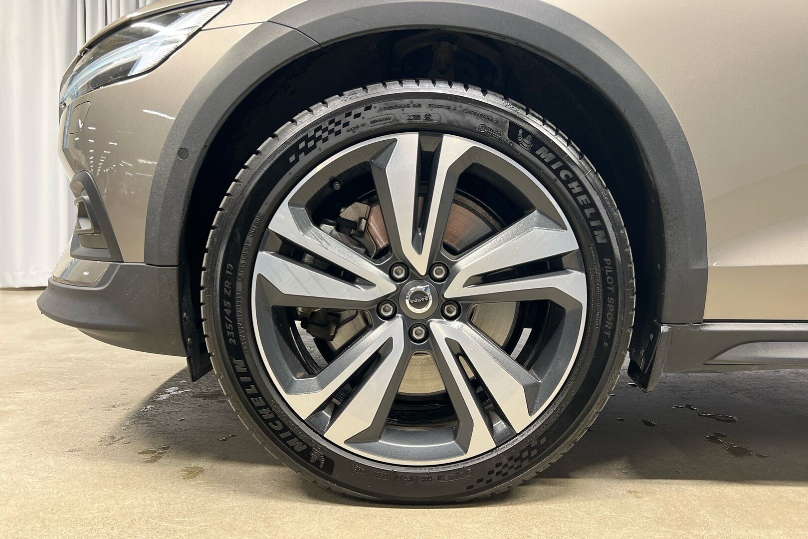 Volvo V60 Cross Country iso kuva 11