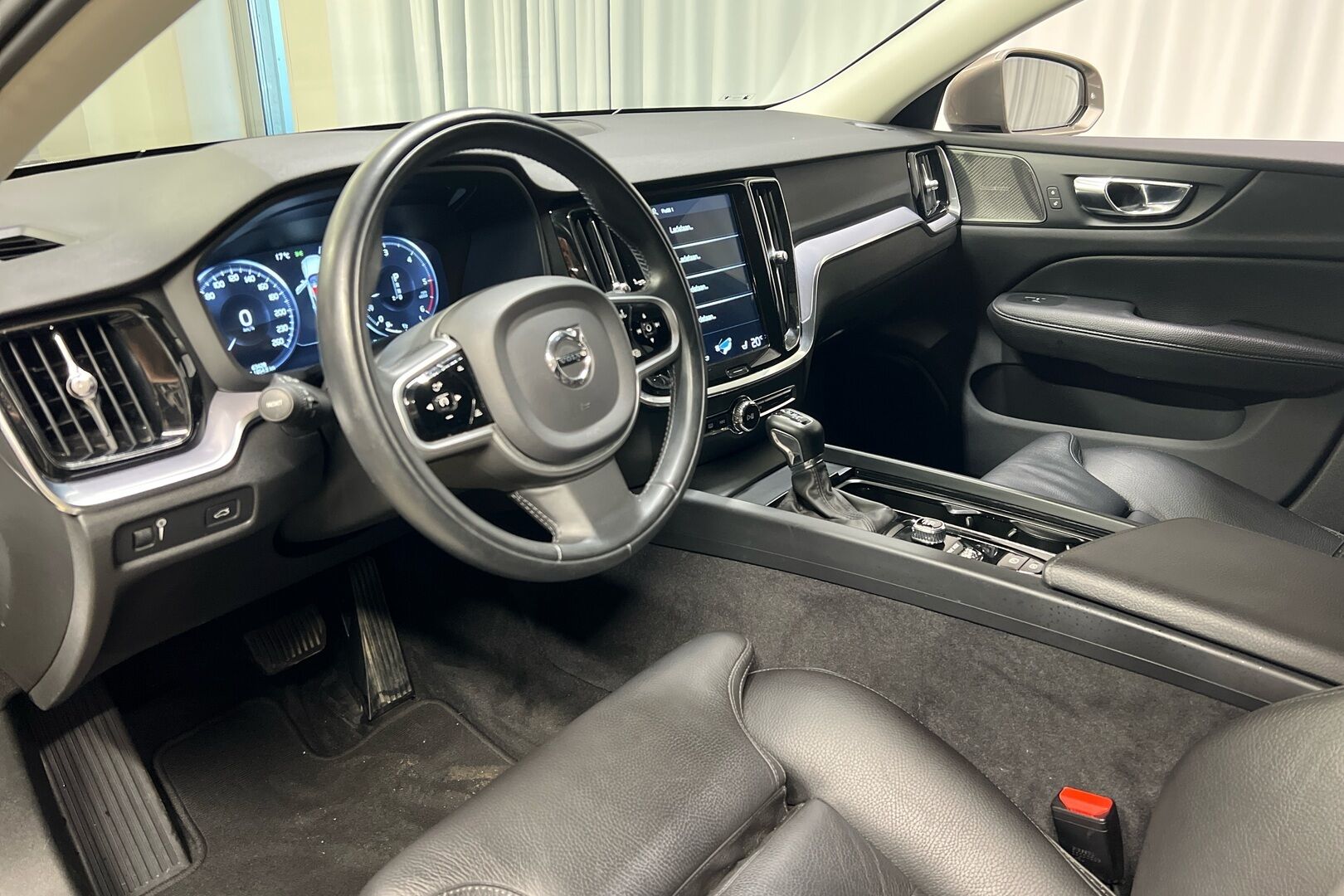 Volvo V60 Cross Country iso kuva 6