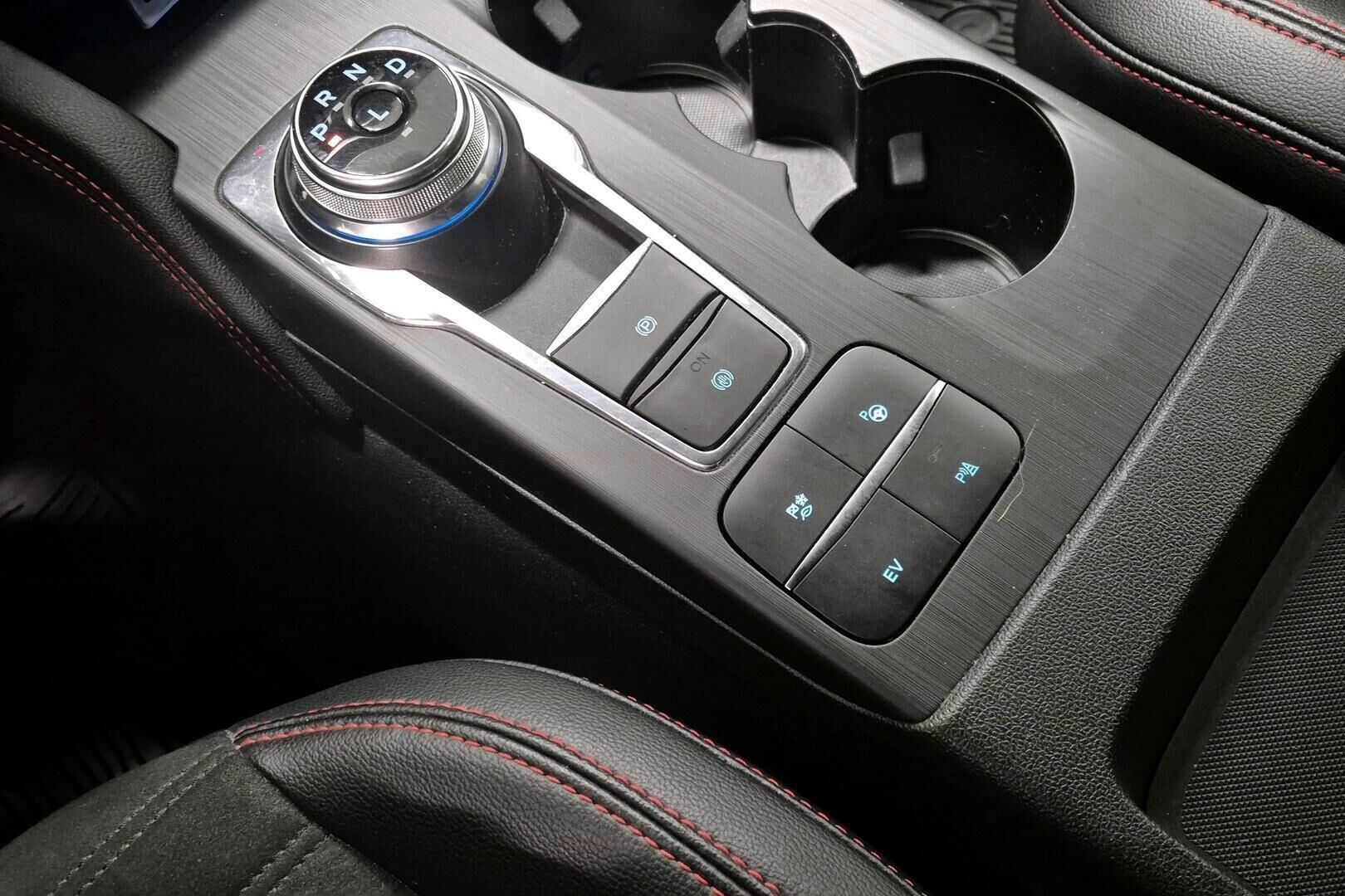 Ford Kuga iso kuva 18