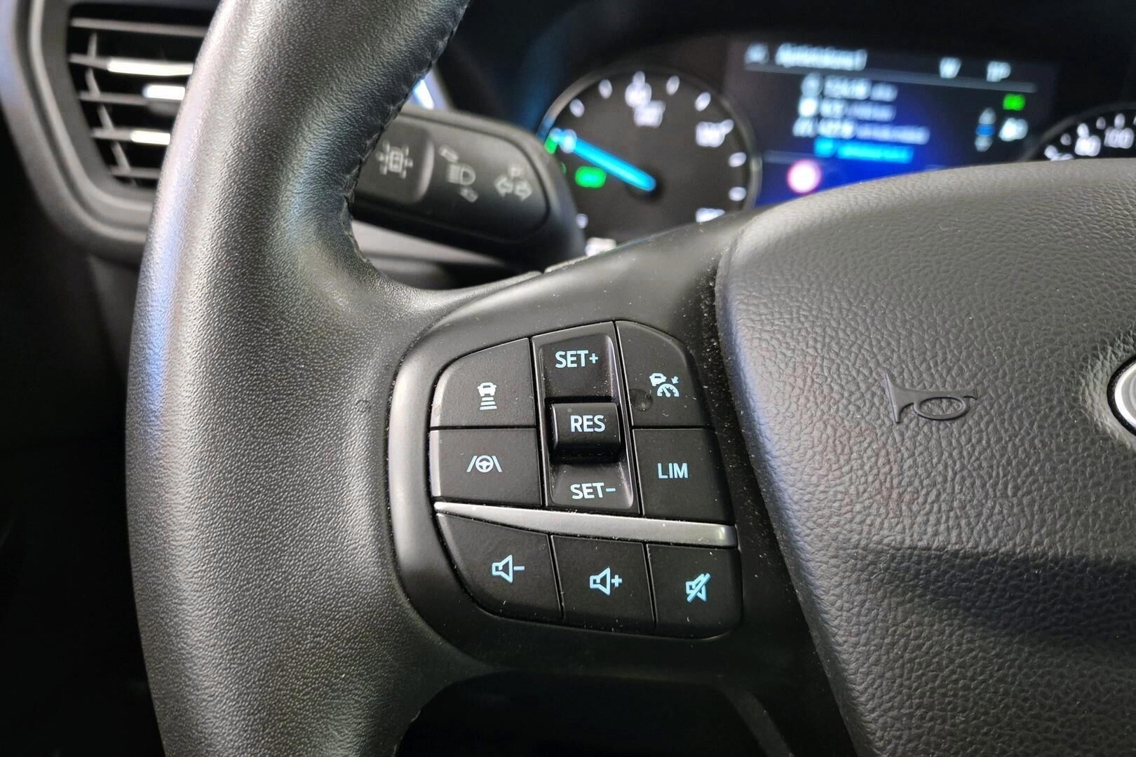 Ford Kuga iso kuva 20