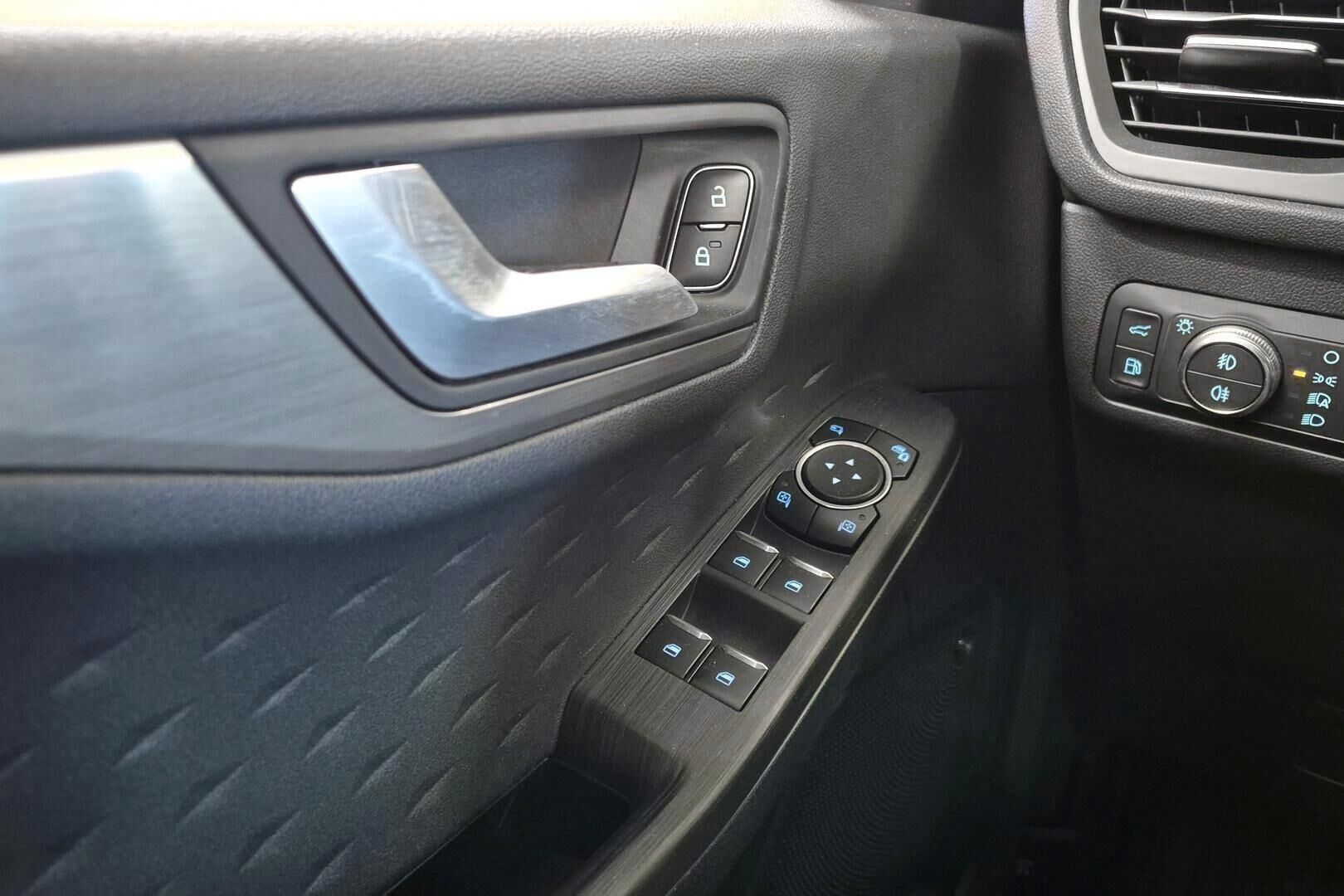 Ford Kuga iso kuva 21