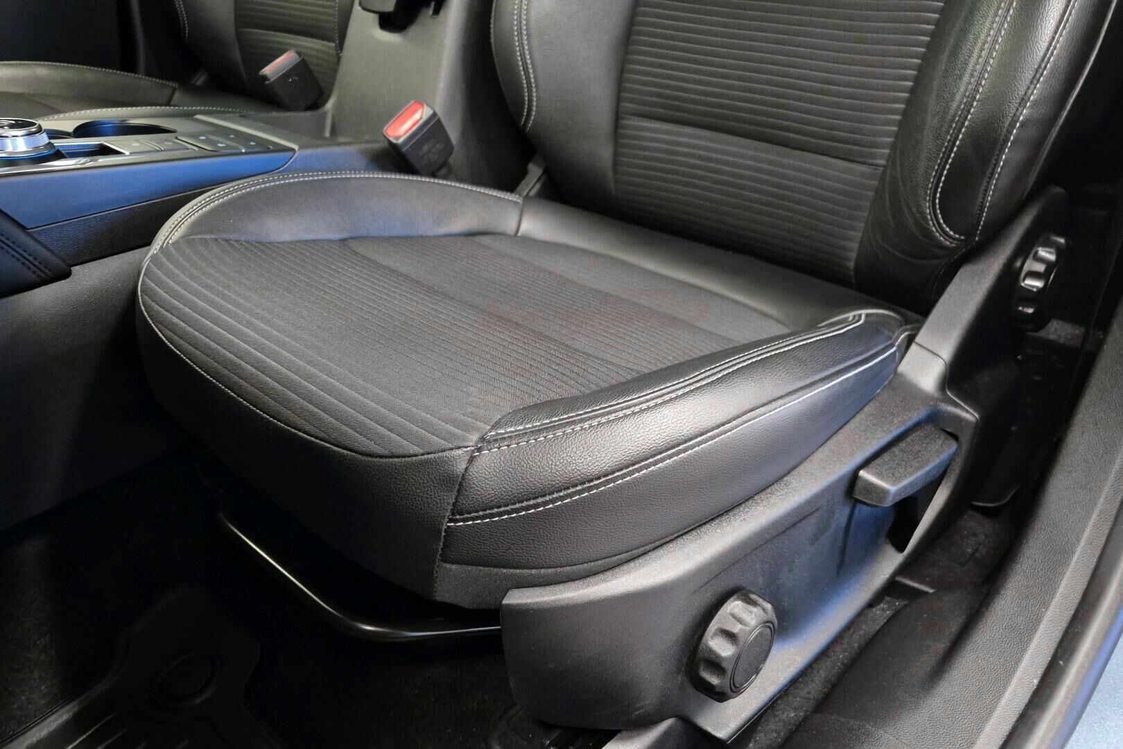 Ford Kuga iso kuva 23