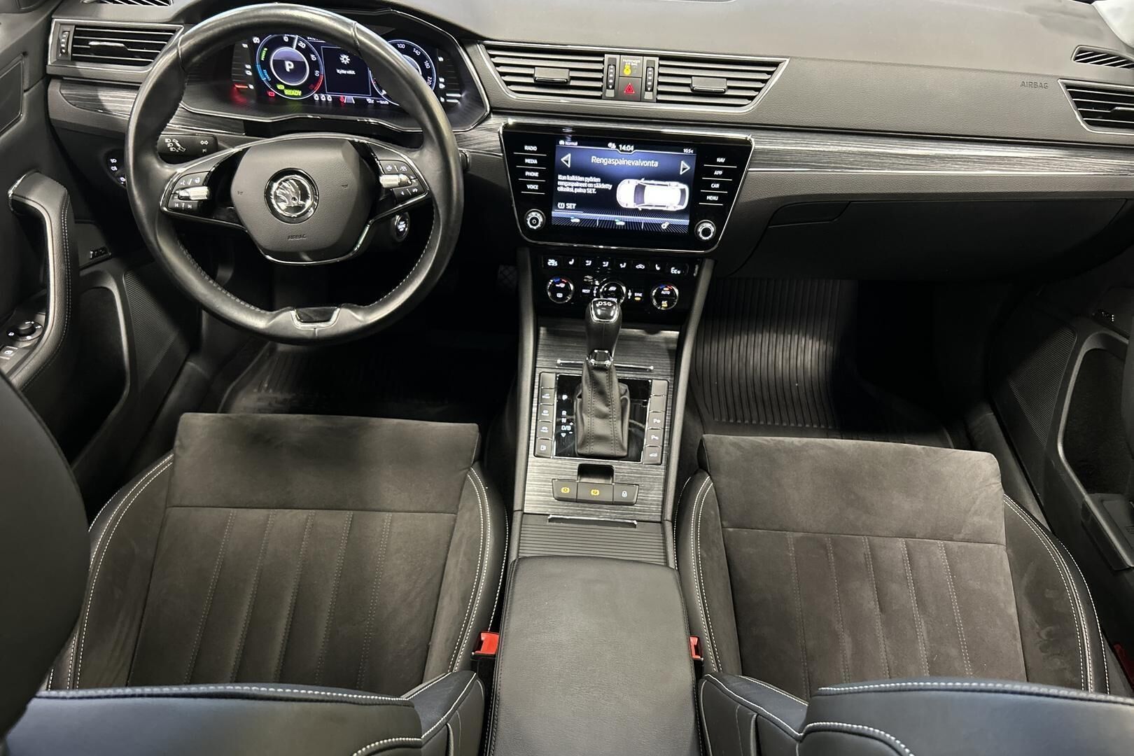 Skoda Superb iso kuva 9