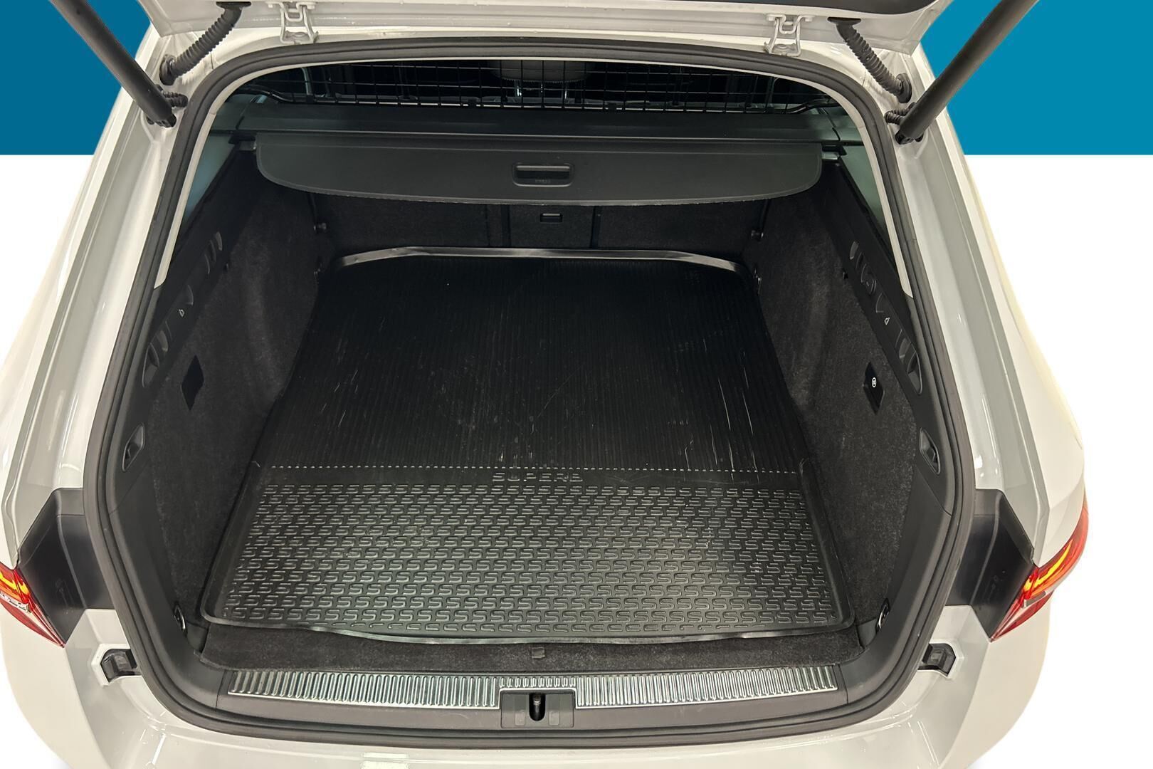Skoda Superb iso kuva 10