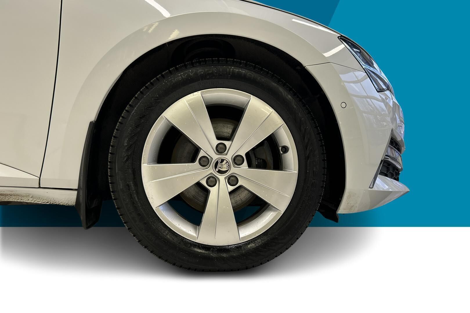 Skoda Superb iso kuva 11