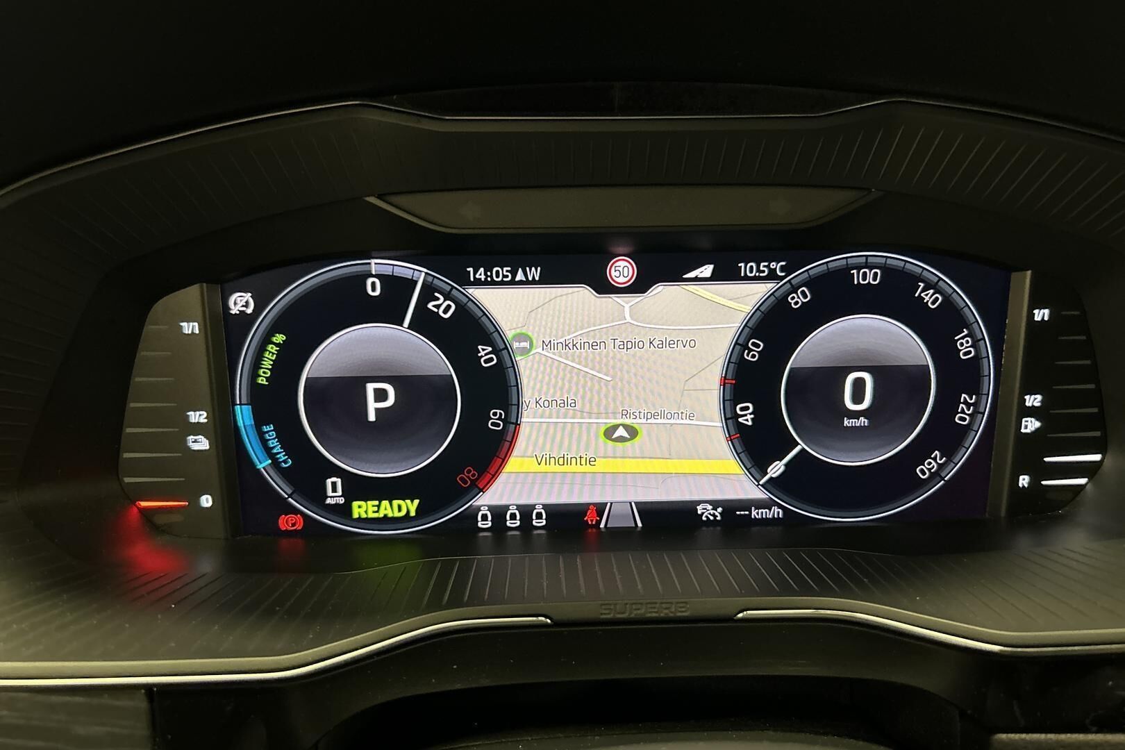 Skoda Superb iso kuva 12