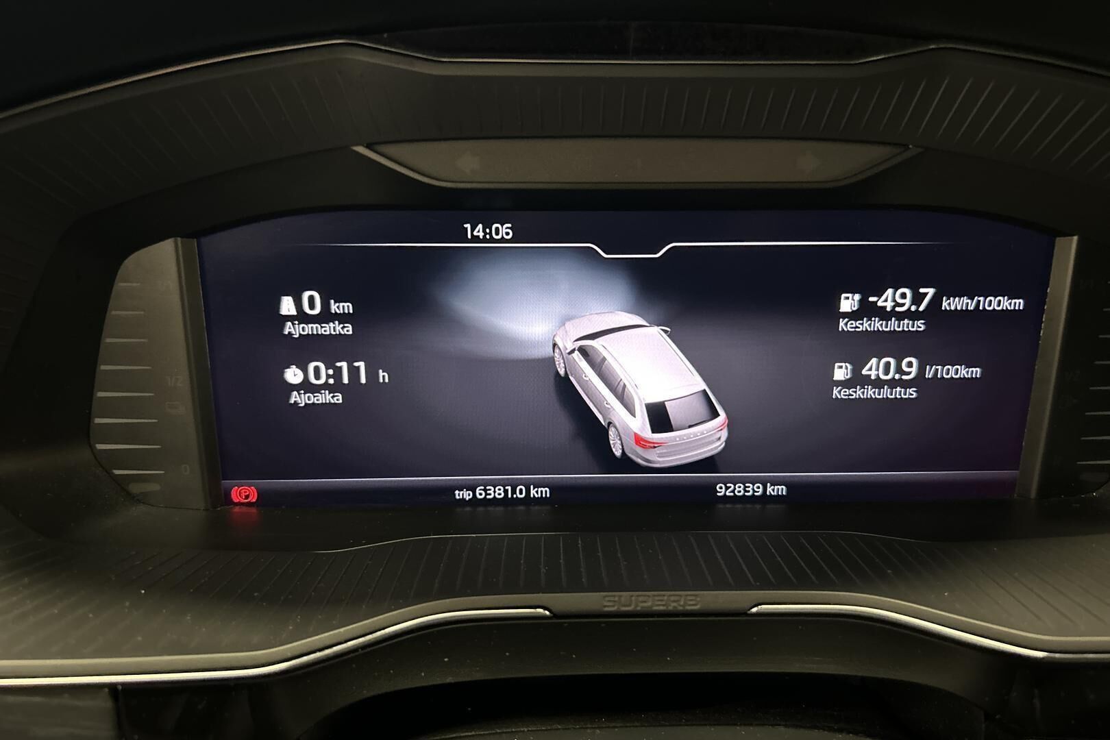 Skoda Superb iso kuva 13