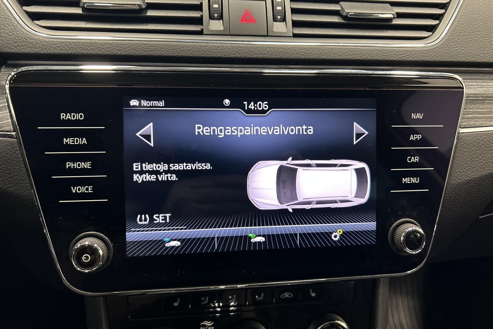 Skoda Superb iso kuva 14