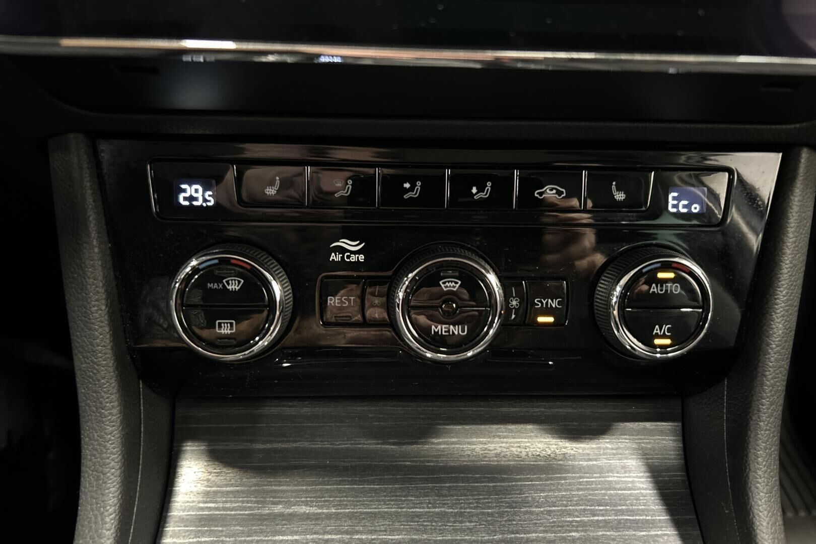 Skoda Superb iso kuva 19