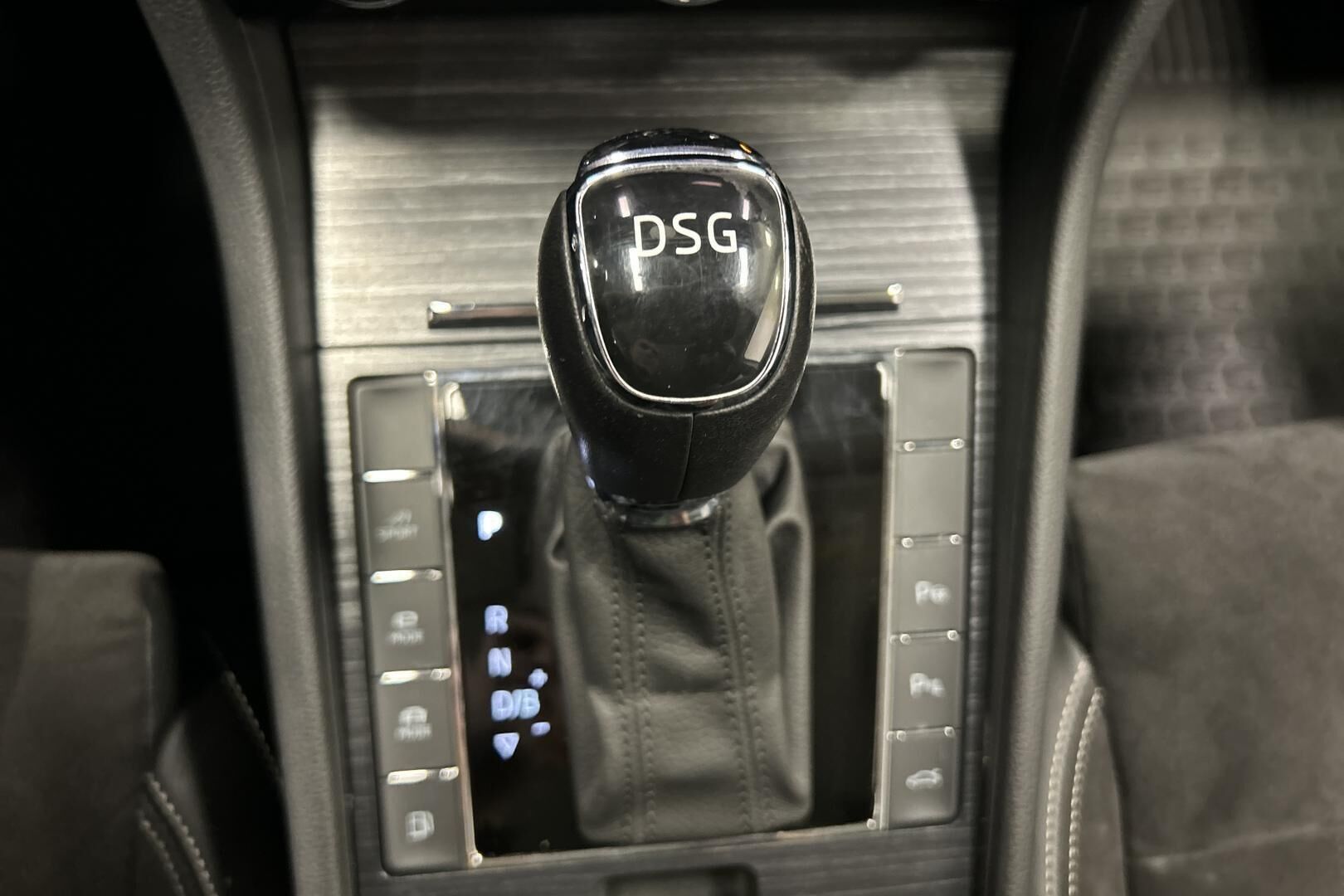Skoda Superb iso kuva 20