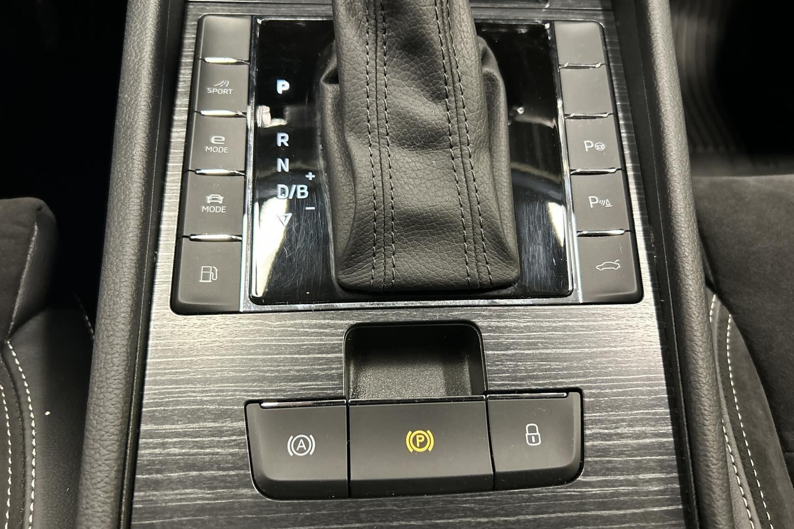 Skoda Superb iso kuva 21