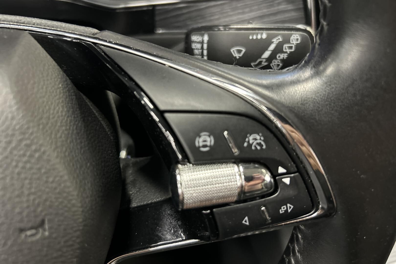 Skoda Superb iso kuva 22