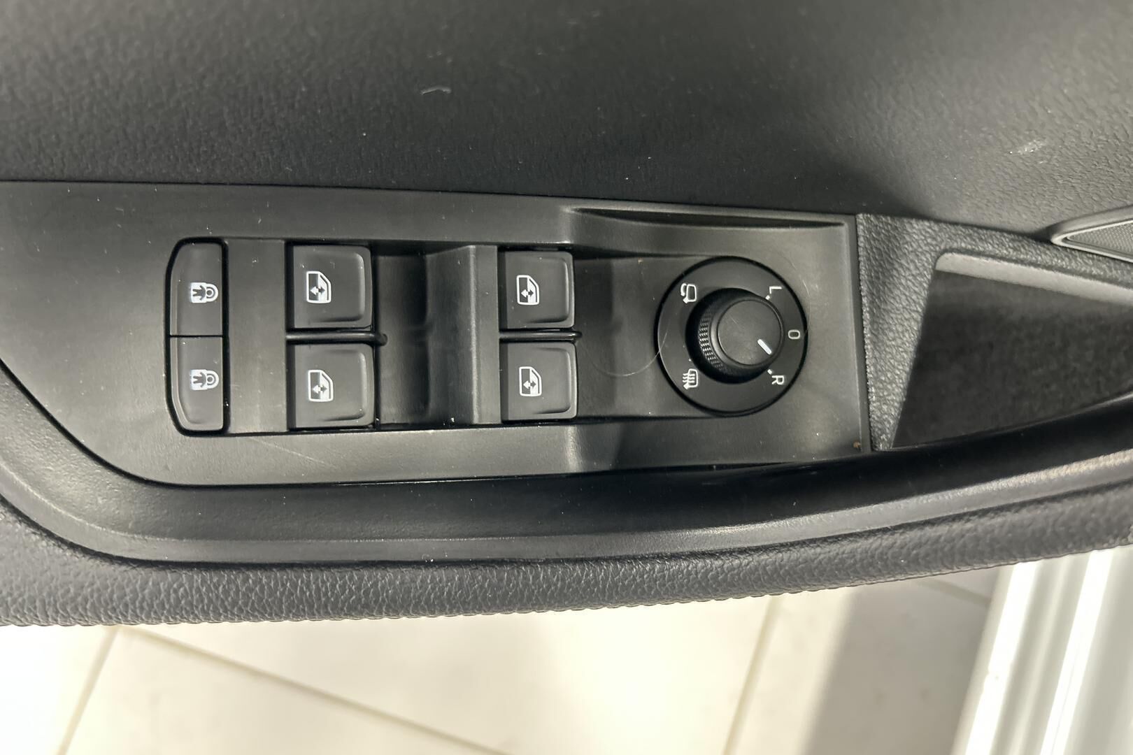 Skoda Superb iso kuva 25