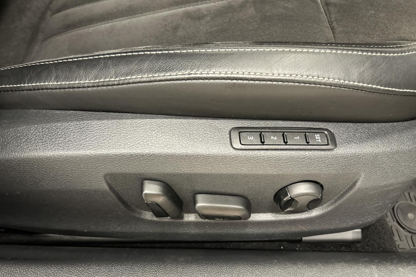 Skoda Superb iso kuva 31