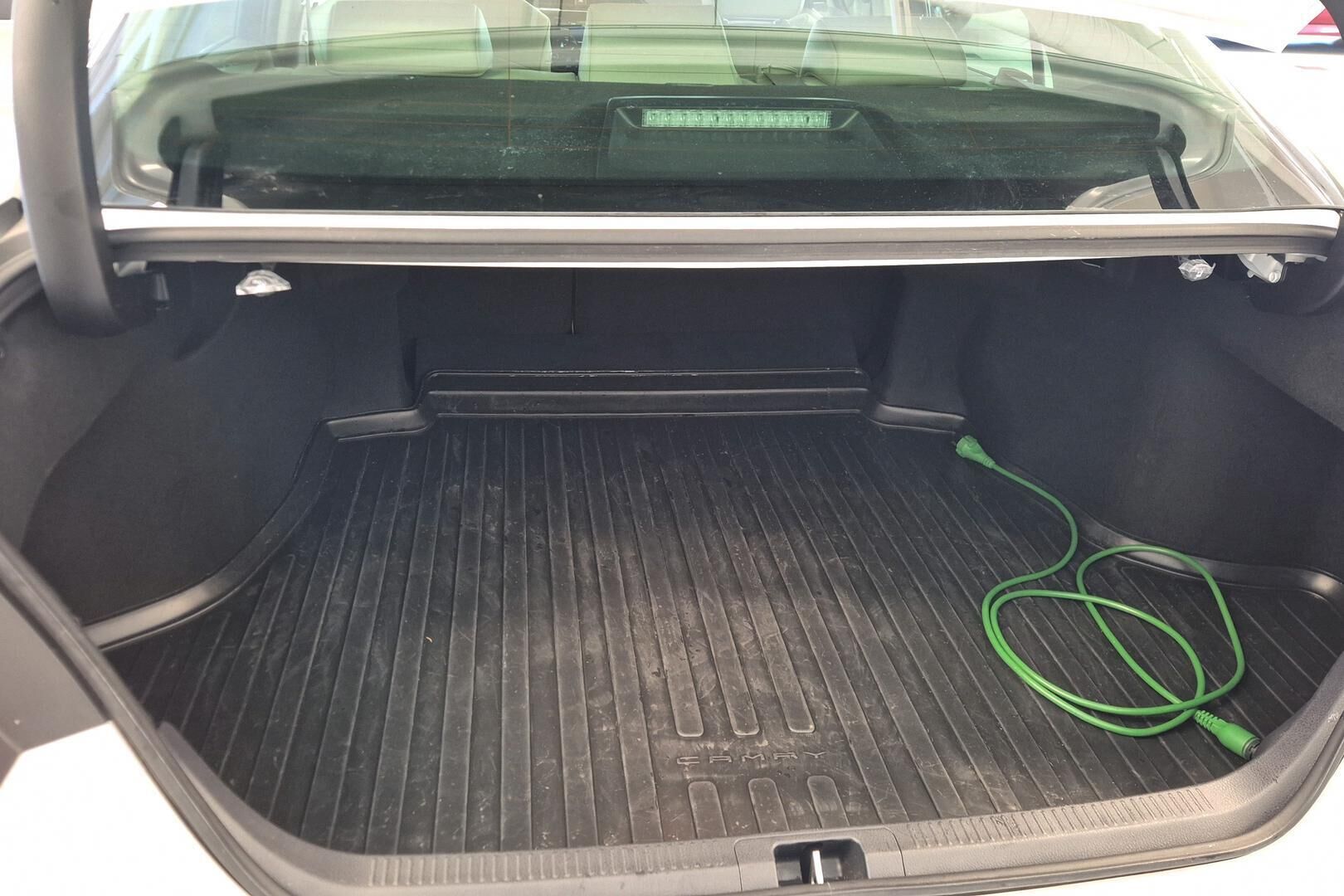 Toyota Camry iso kuva 12